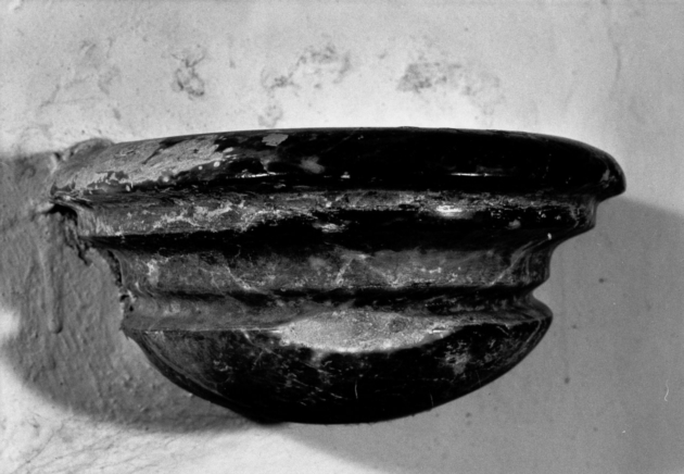 acquasantiera da parete - bottega apuo-versiliese (sec. XVIII)