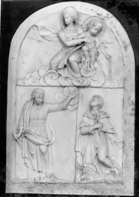 Madonna del Rosario con San Domenico e San Tommaso (rilievo) - bottega toscana (sec. XVI)