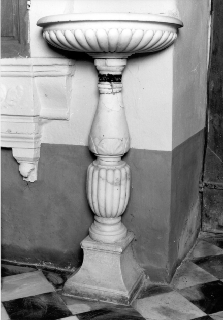 acquasantiera - a fusto - bottega apuo-versiliese (sec. XVII)