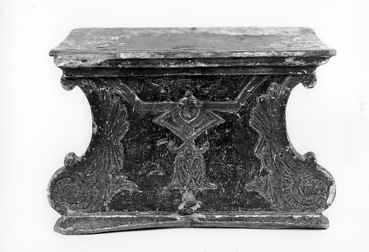 base, opera isolata - bottega pontremolese (prima metà sec. XVIII)