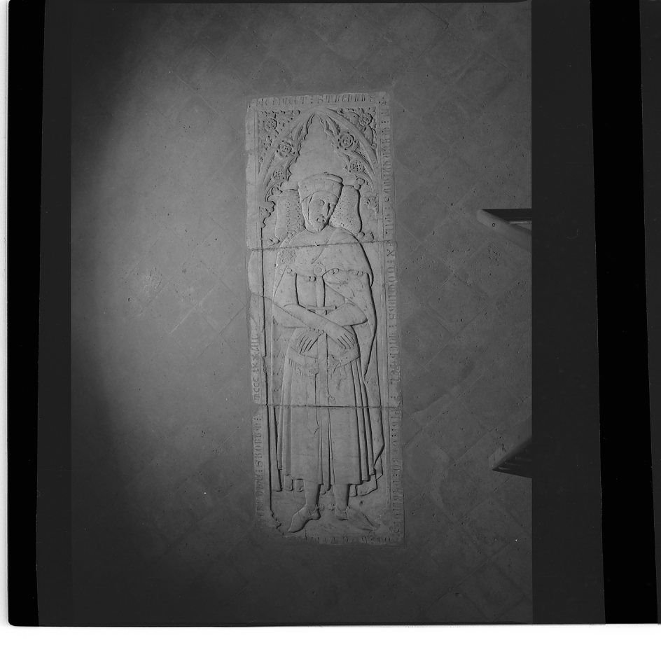 lastra tombale - ambito toscano (sec. XIV)