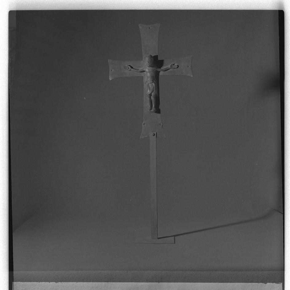 Cristo crocifisso (croce processionale) - bottega toscana (sec. XII, sec. XIII)