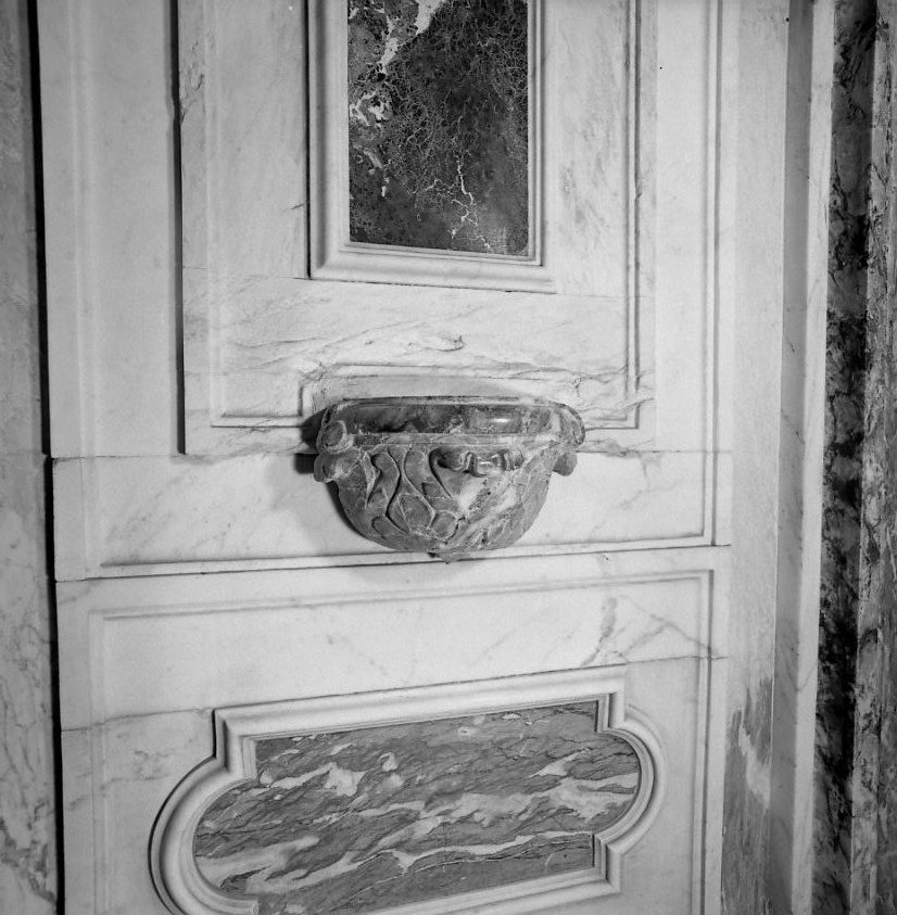 acquasantiera, serie di Giuseppe di Agostino Bambi da Settignano (attribuito) (sec. XVIII)