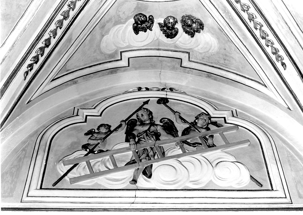 angeli con strumenti della passione/ Ecce Homo/ bacio di Giuda/ Angeli (decorazione plastica, complesso decorativo) di Somazzi Angiolo Maria (seconda metà sec. XVIII)