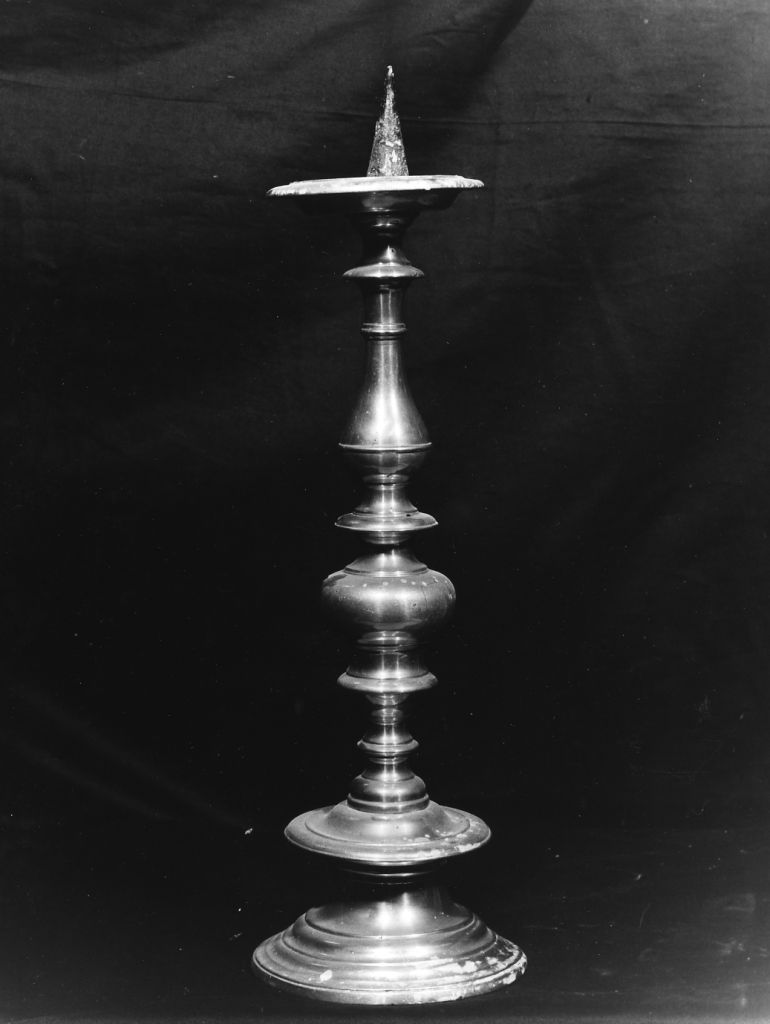 candeliere, serie - bottega italiana (sec. XVII)