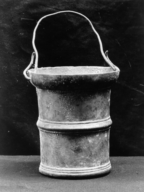 secchiello per l'acqua benedetta - manifattura toscana (sec. XVI)