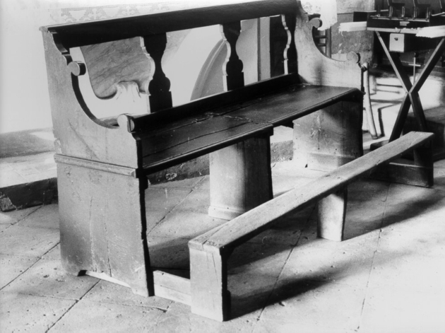 panca con inginocchiatoio - bottega toscana (inizio sec. XIX)