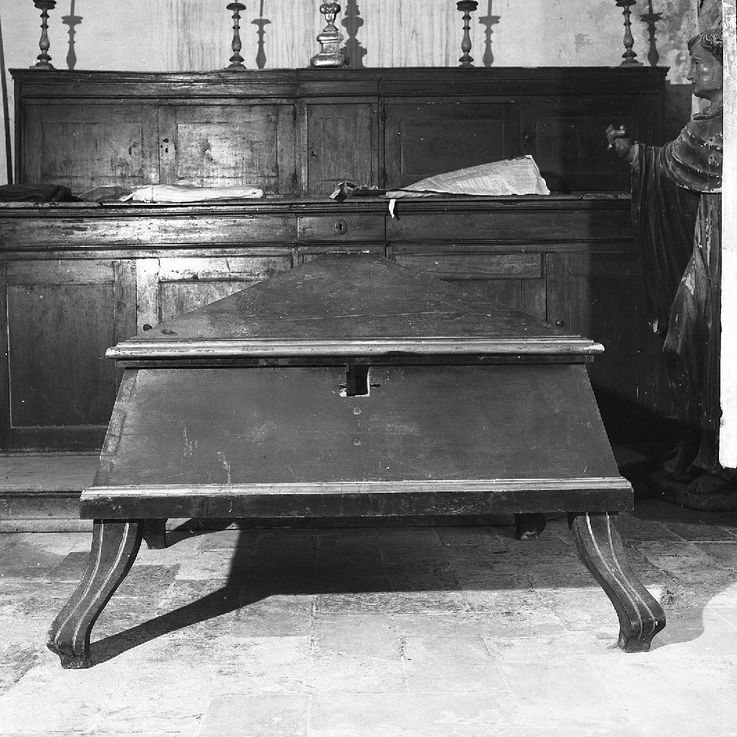 base per croce, opera isolata - bottega toscana (fine/inizio secc. XVIII/ XIX)