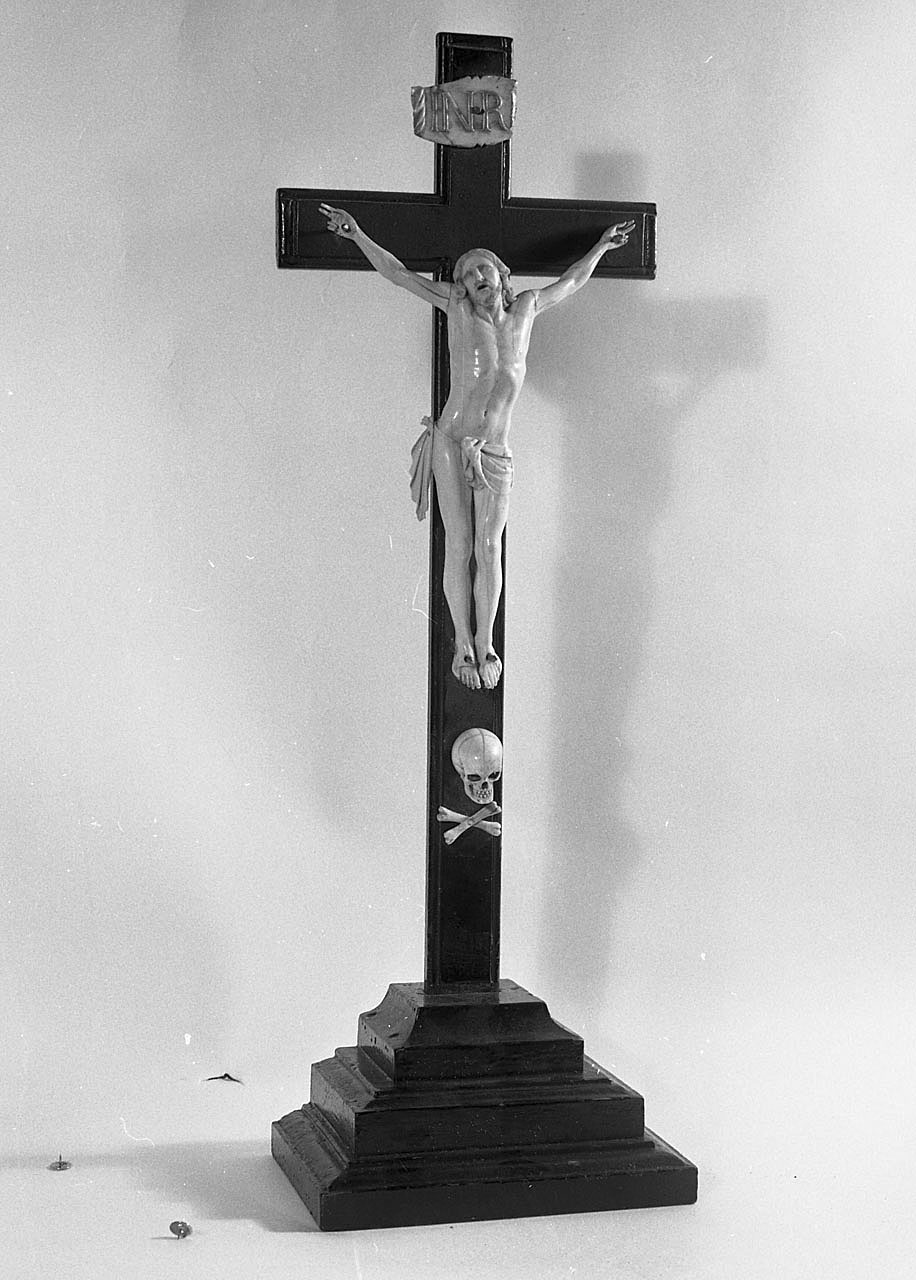 croce da tavolo, opera isolata - bottega italiana (fine/inizio secc. XVII/ XVIII)