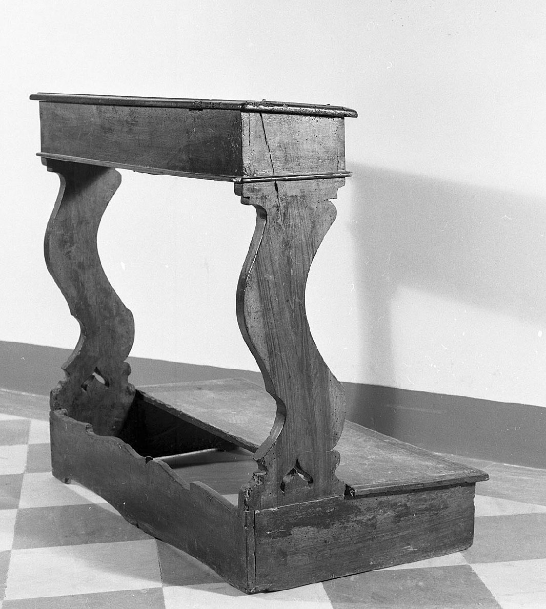 inginocchiatoio - a montanti sagomati, opera isolata - bottega toscana (sec. XVII)