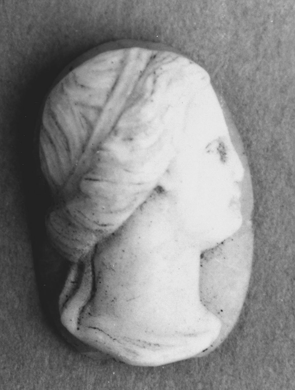 testa di donna (cammeo, opera isolata) - bottega greco-romana (sec. I a.C)