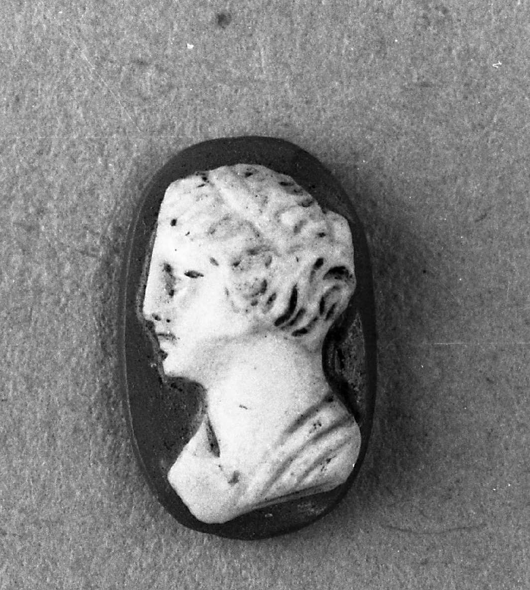 busto femminile (cammeo, opera isolata) - bottega italiana (sec. XVIII)