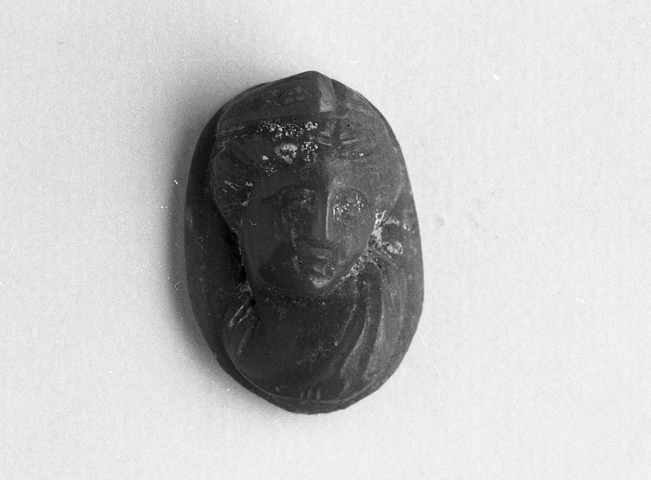 busto femminile (cammeo, opera isolata) - bottega italiana (sec. XVIII)