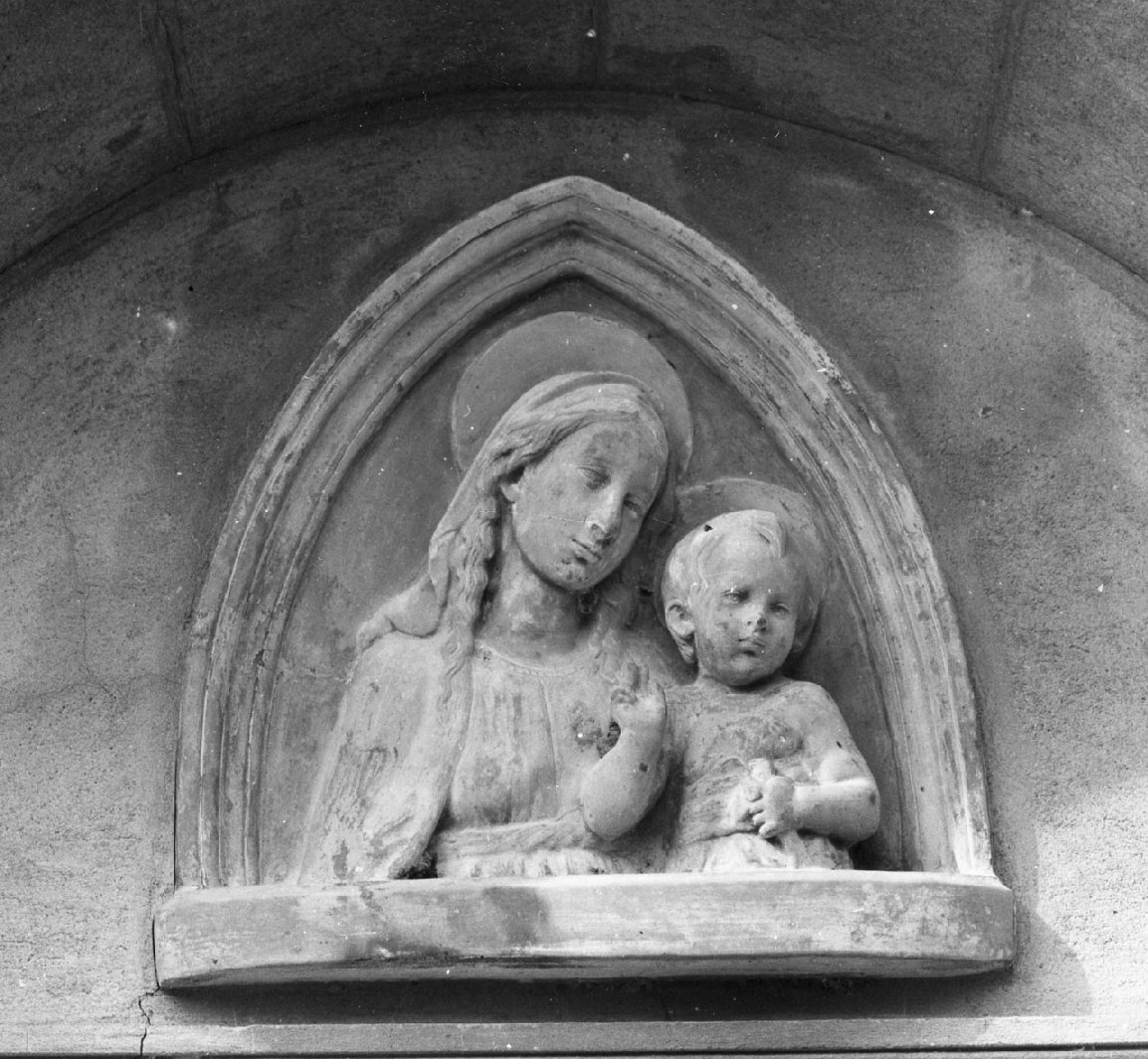 Madonna con Bambino (rilievo, opera isolata) - bottega toscana (sec. XIX)