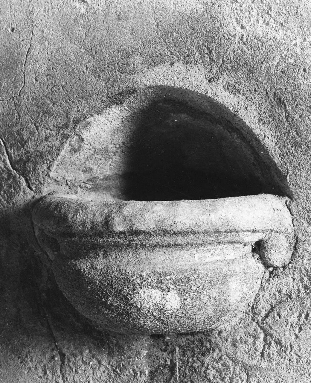 acquasantiera da parete, coppia - bottega toscana (sec. XVIII)