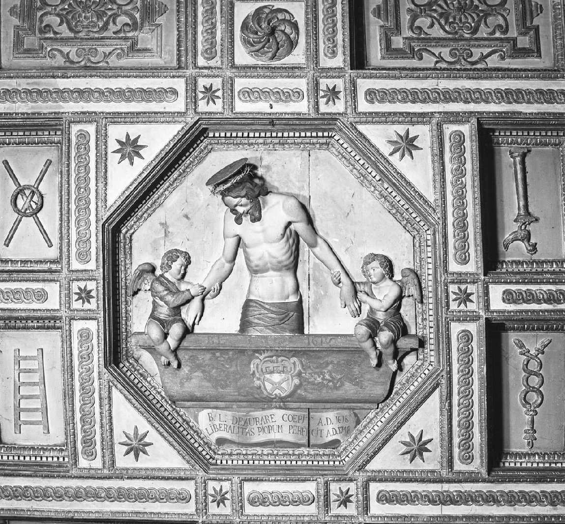 Cristo in pietà (rilievo, elemento d'insieme) di Lombardi Sallustio (attribuito) (sec. XVII)