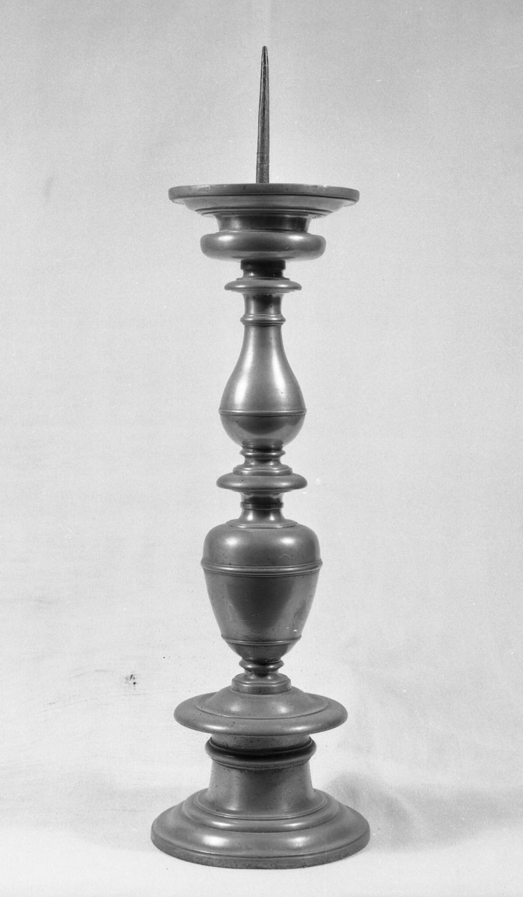 candeliere d'altare, serie - bottega toscana (fine/inizio secc. XVII/ XVIII)