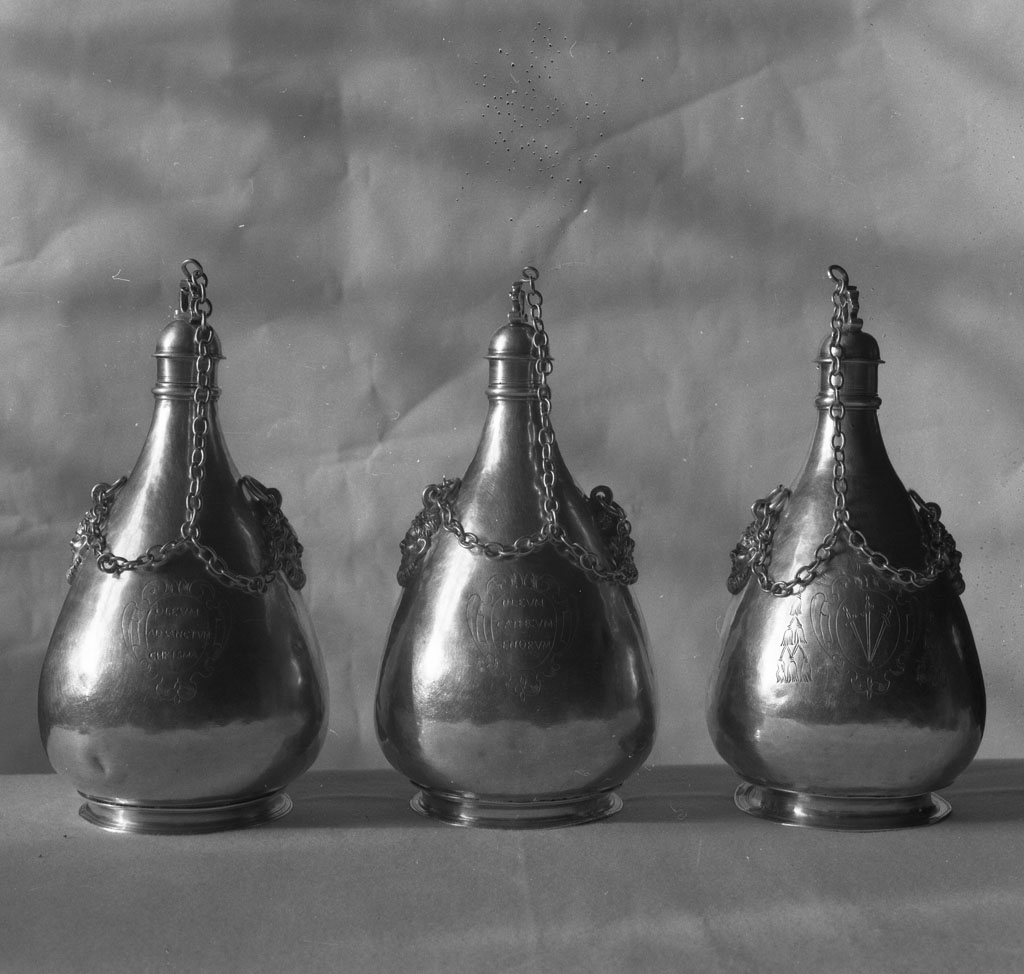 vasetti per oli santi, serie - bottega romana (prima metà sec. XVII)