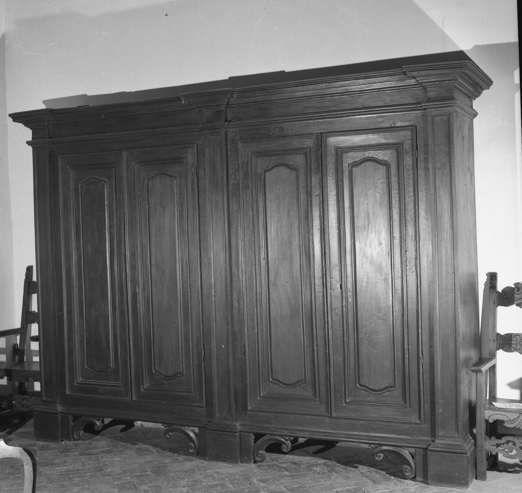 armadio, opera isolata - bottega toscana (primo quarto sec. XVIII)