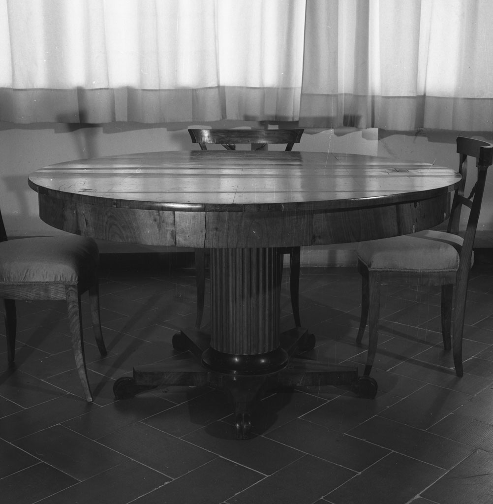 tavolo da pranzo, opera isolata - bottega toscana (primo quarto sec. XIX)
