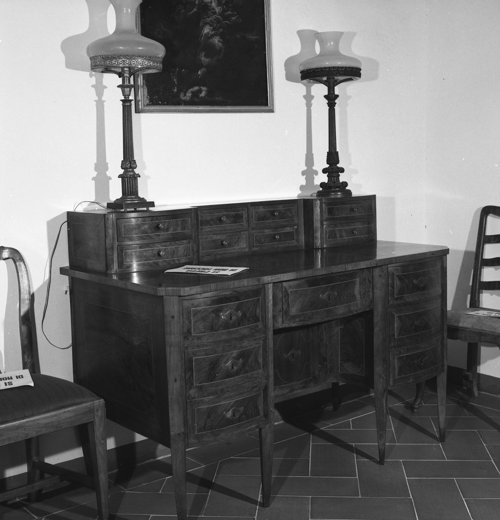 scrivania - con alzata, opera isolata - bottega veneziana (terzo quarto sec. XVIII)