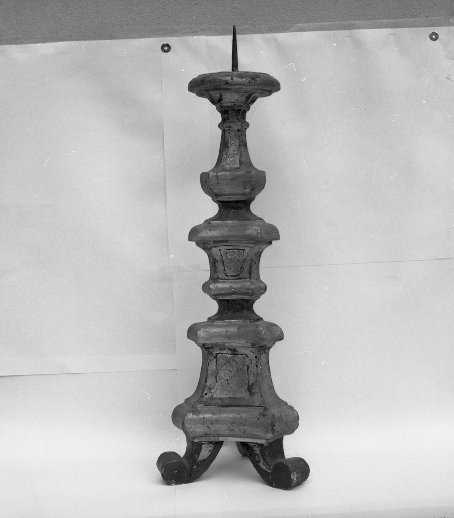 candeliere d'altare, serie - bottega toscana (metà sec. XVIII)