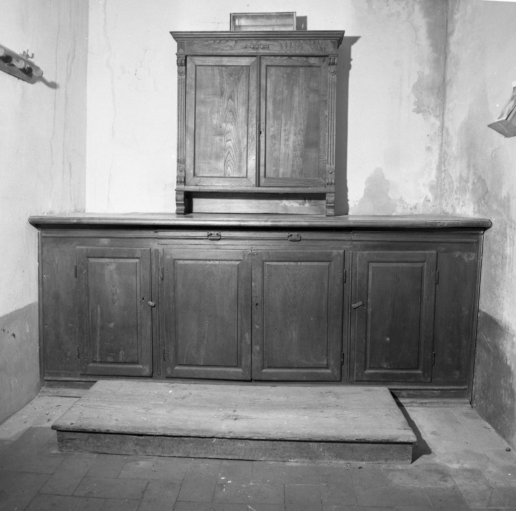 mobile da sacrestia - bottega toscana (prima metà sec. XVIII)