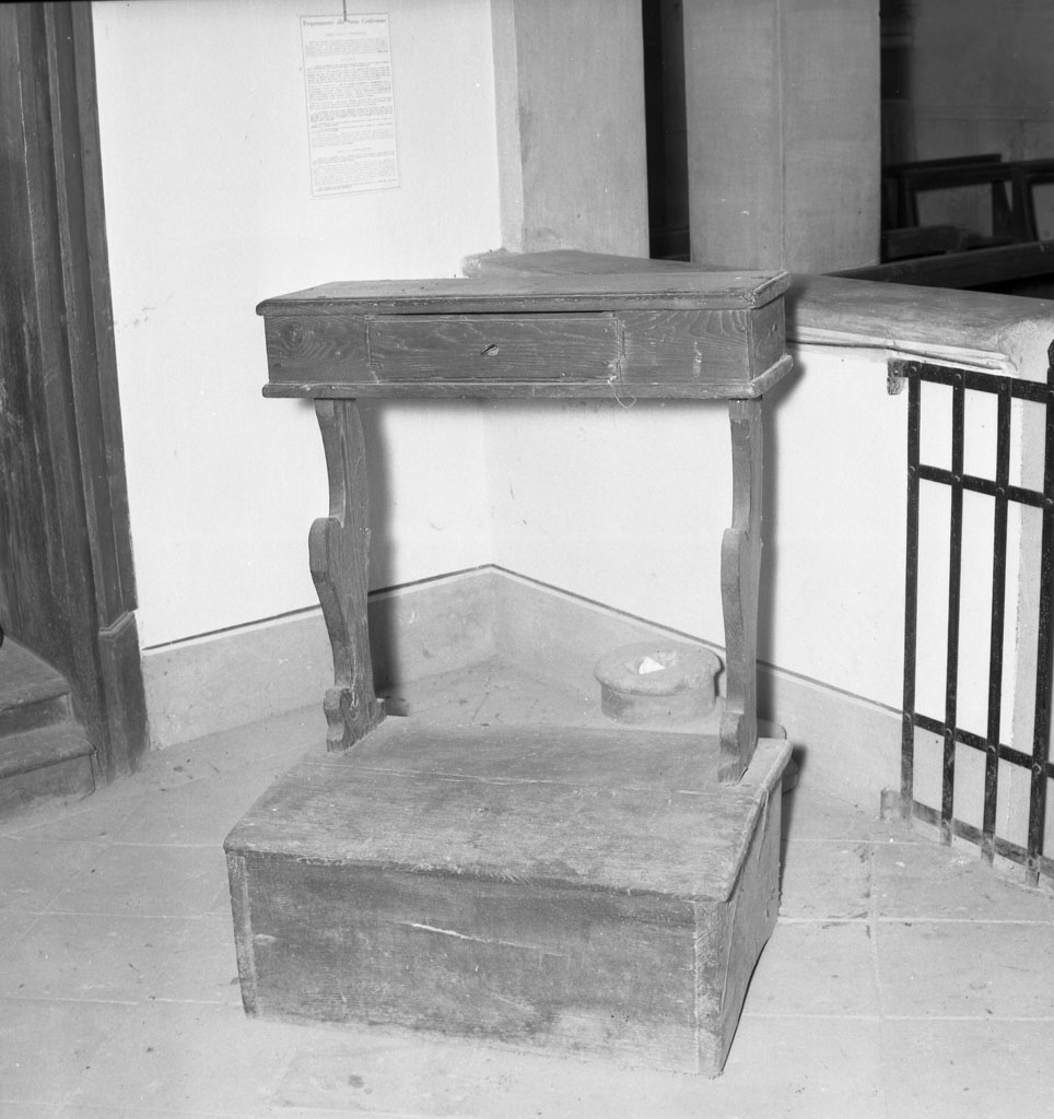 inginocchiatoio - a montanti sagomati - bottega toscana (seconda metà sec. XVIII)