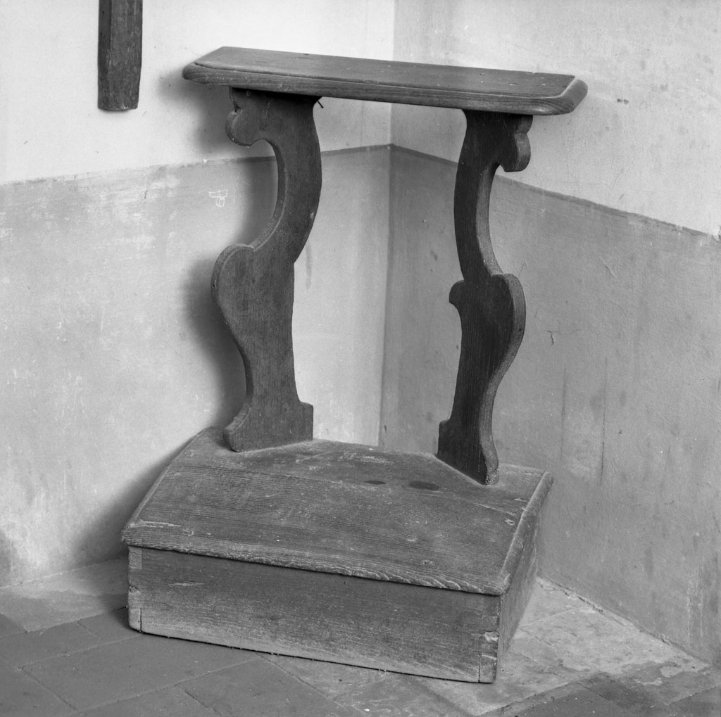 inginocchiatoio - a montanti sagomati - bottega toscana (seconda metà sec. XVIII)