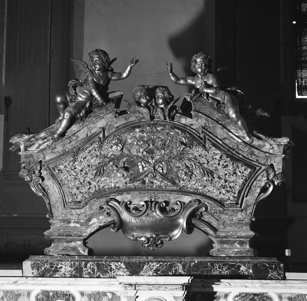 urna - a sarcofago di Foggini Giovanni Battista (attribuito), Cipriani (attribuito), Ticciati Girolamo (attribuito), Cerroti Francesco (attribuito) (sec. XVIII)