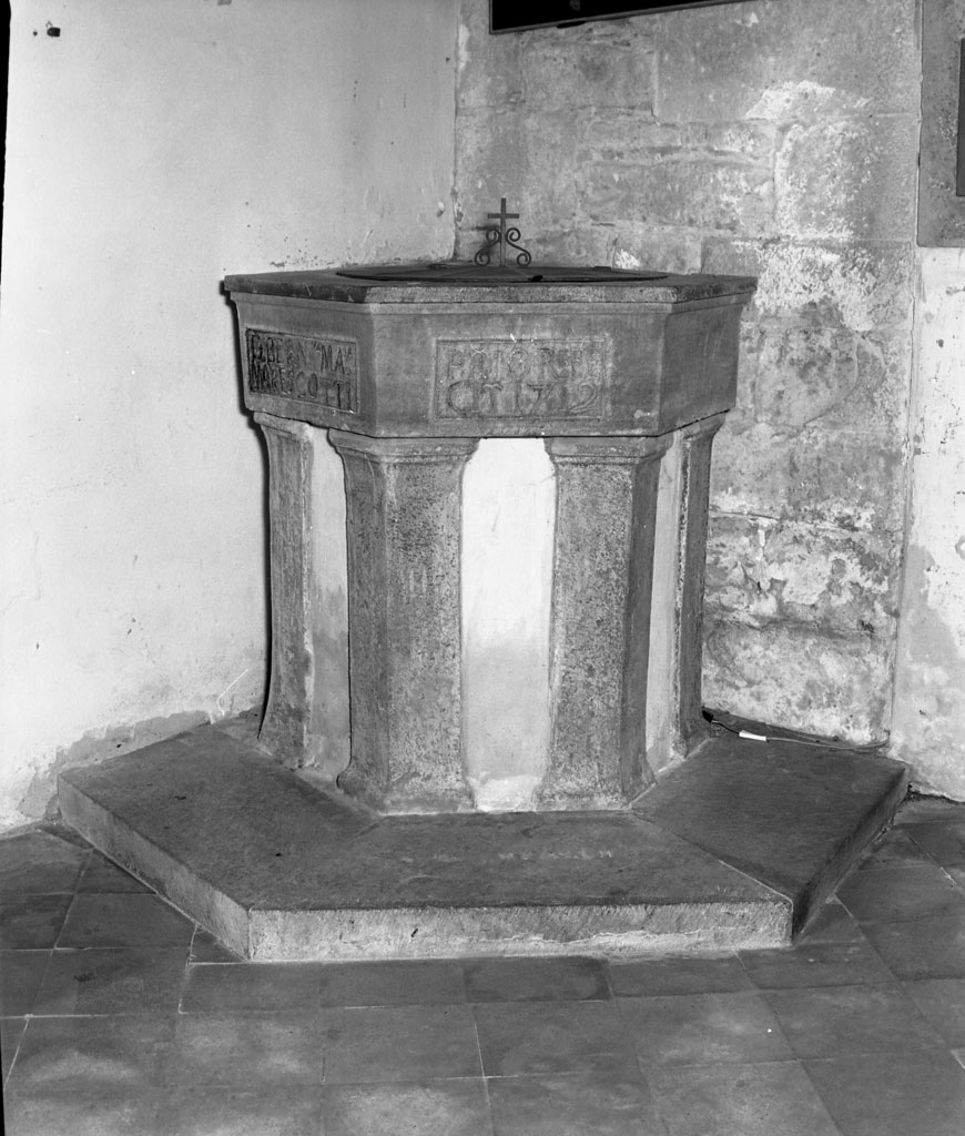 fonte battesimale - a vasca - bottega toscana (sec. XVIII)