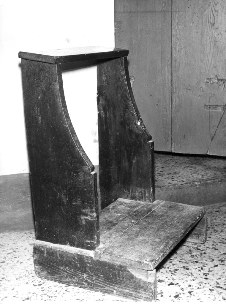 inginocchiatoio - a montanti sagomati - bottega aretina (sec. XIX)