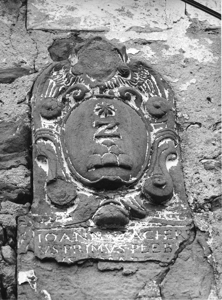 stemma gentilizio (scultura) - bottega aretina (sec. XVII)