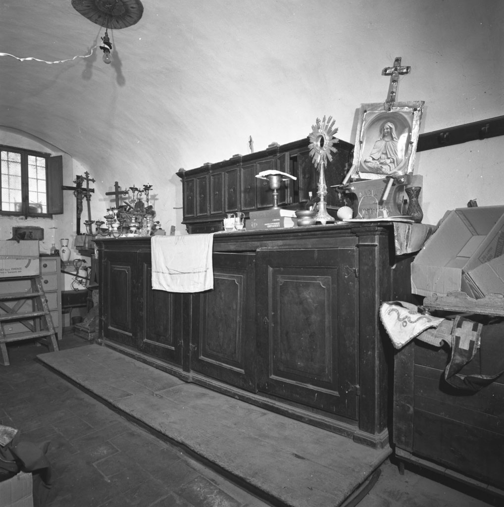 mobile da sacrestia con alzata - bottega toscana (prima metà sec. XVIII)