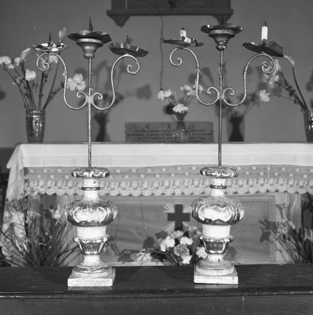 candeliere d'altare, coppia - bottega toscana (prima metà sec. XVIII)