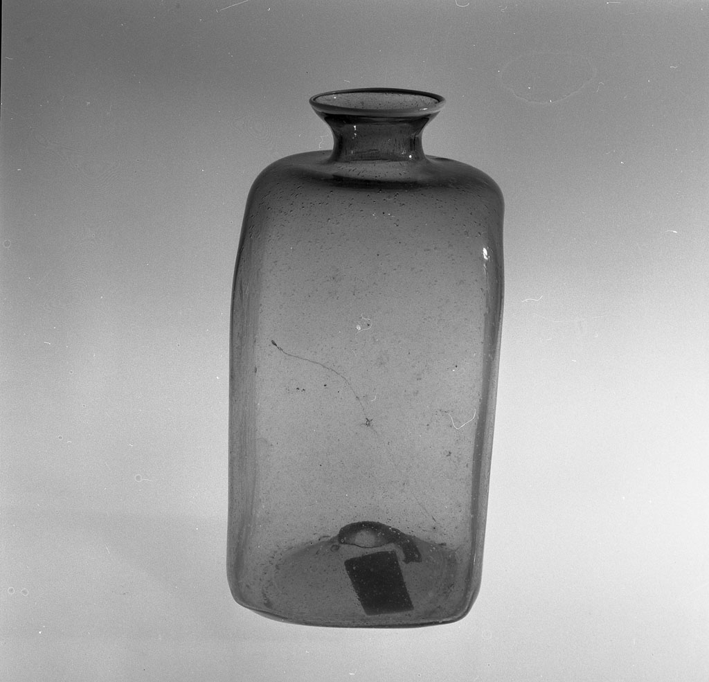 bottiglia - bottega italiana (fine/inizio secc. XVII/ XVIII)