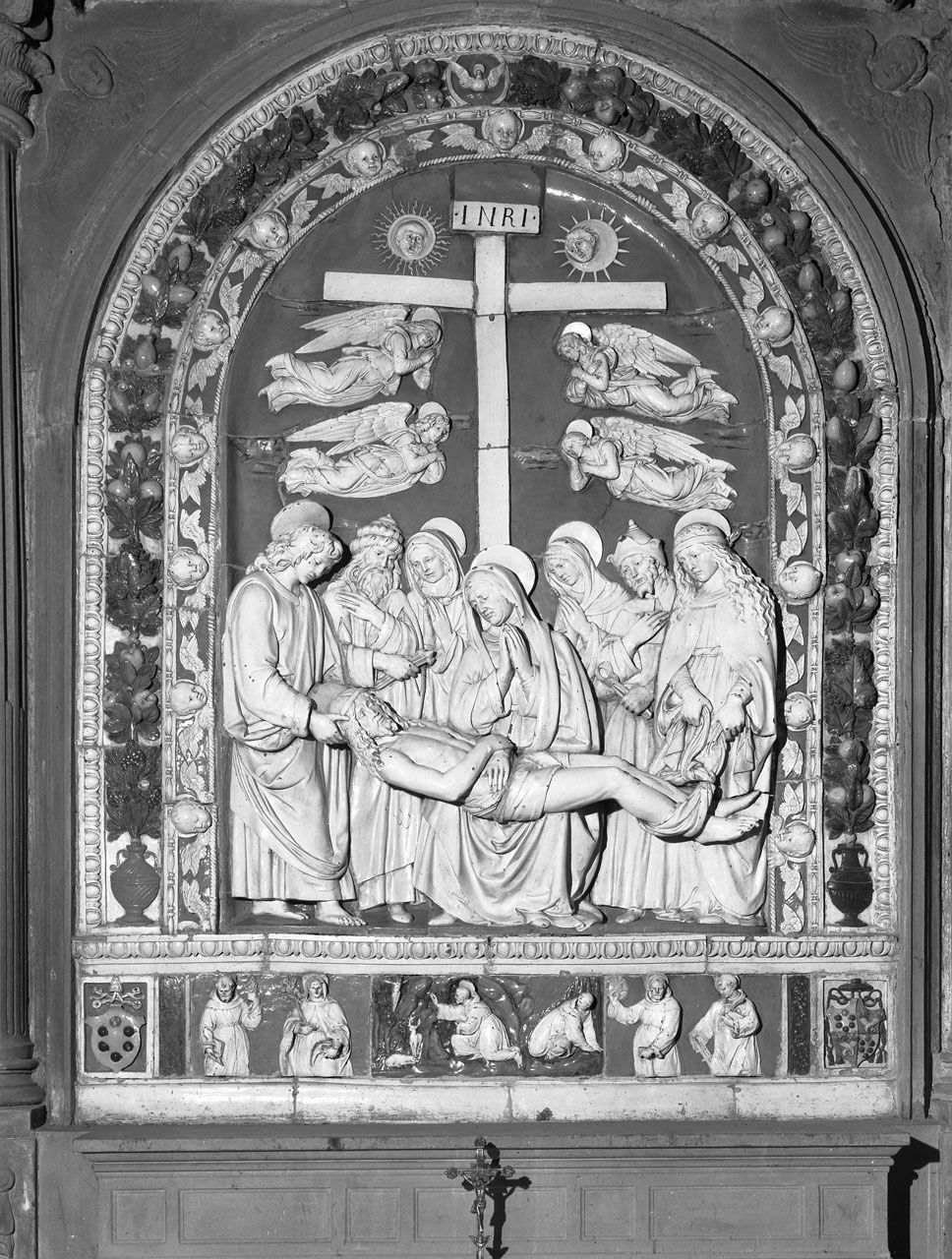 Deposizione dalla Croce, deposizione di Cristo dalla croce (rilievo) di Della Robbia Andrea (sec. XVI)