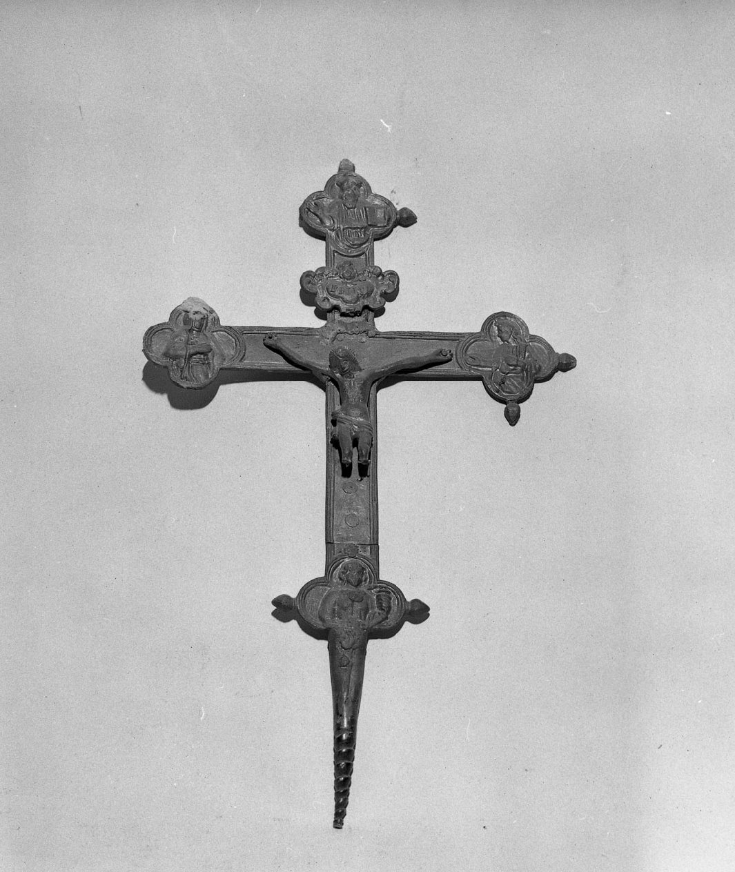 croce processionale - bottega toscana (fine/inizio secc. XVI/ XVII)