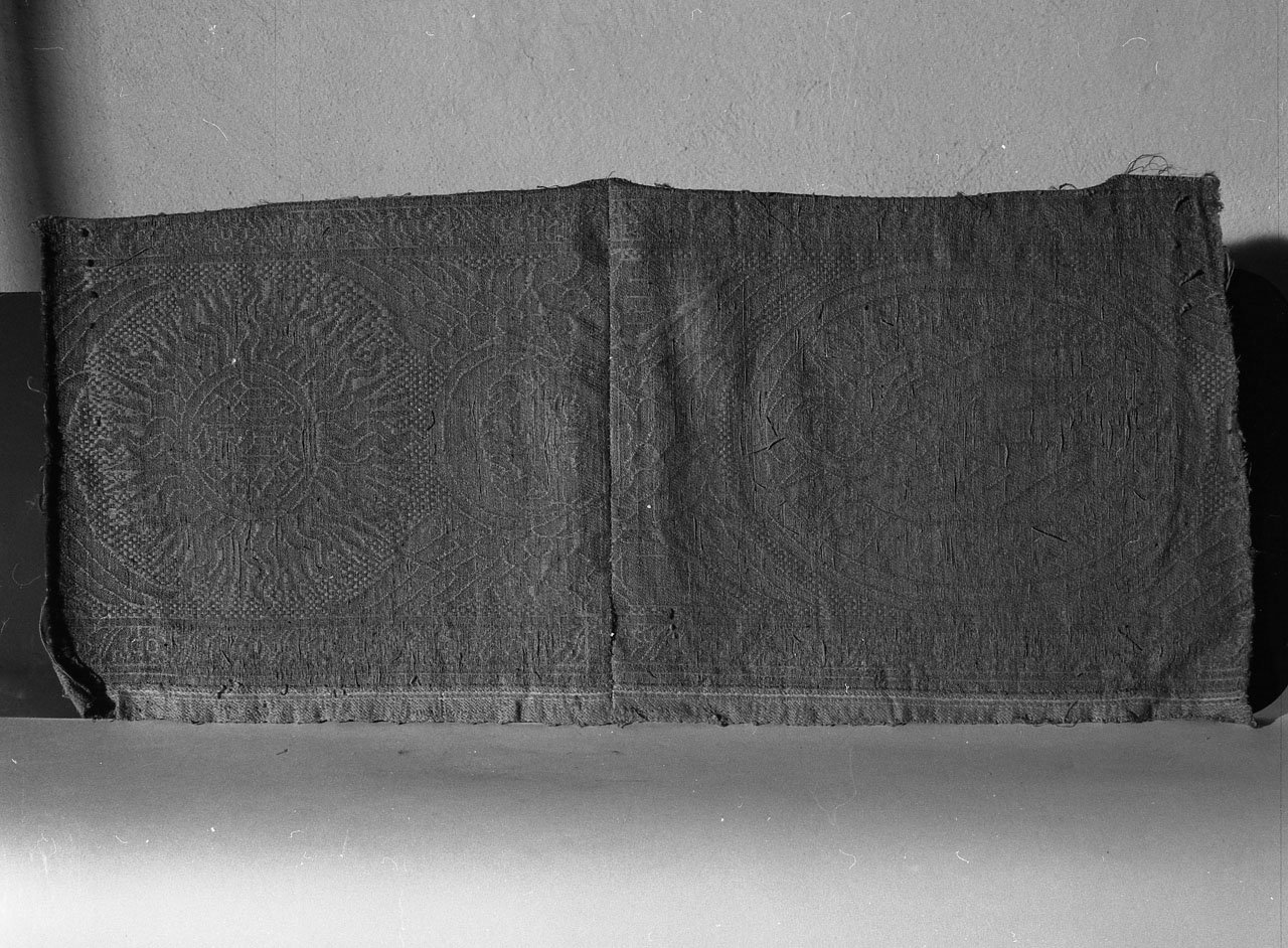 bordo, frammento - manifattura fiorentina (secondo quarto sec. XVI)
