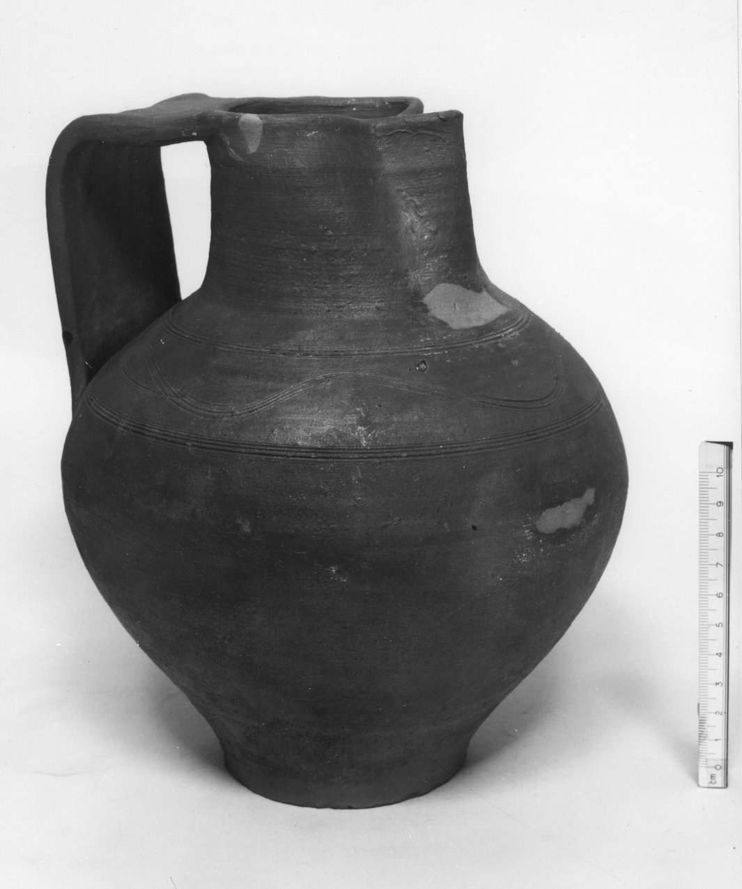 Fascia ondulata tra fascie orizontali, sulla spalla, motivi decorativi geometrici (brocca, opera isolata) - bottega aretina (sec. XV)