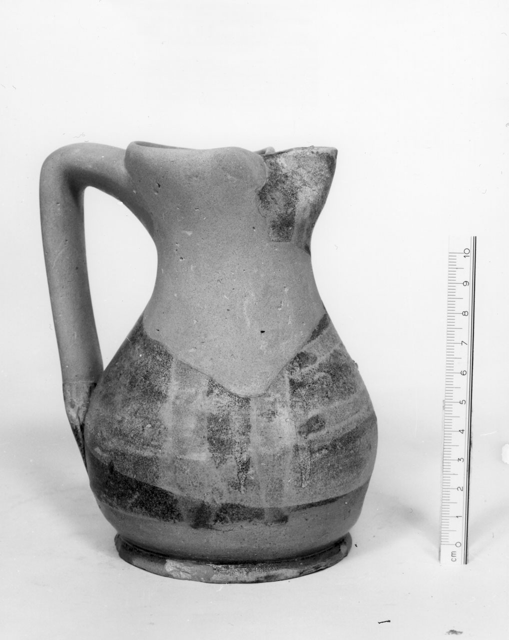 Linee bicrome a tratto e pennello, motivi decorativi geometrici (boccale, opera isolata) - bottega aretina (prima metà sec. XV)