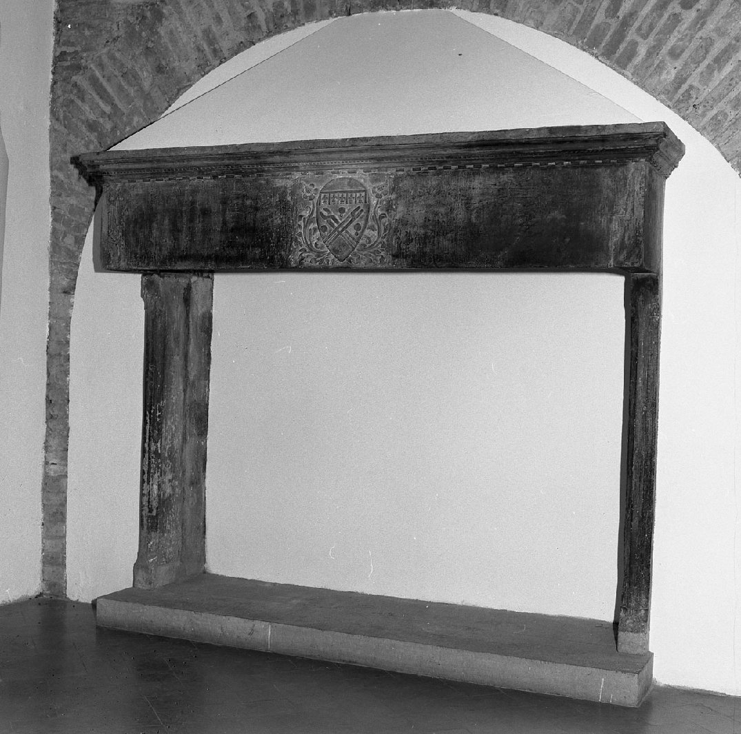 mostra di camino, opera isolata - bottega toscana (fine/inizio secc. XIV/ XV)