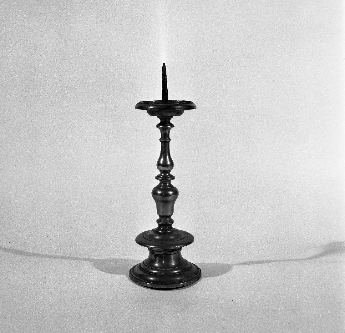 candeliere, serie - bottega toscana (fine/inizio secc. XVII/ XVIII)