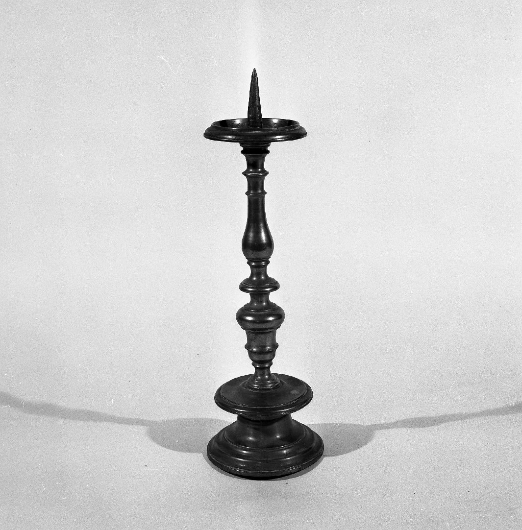 candeliere, serie - bottega toscana (fine/inizio secc. XVII/ XVIII)