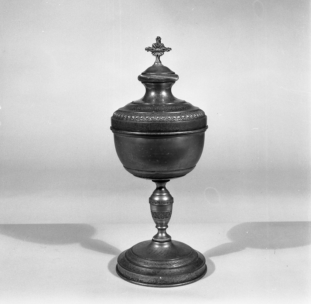 pisside - bottega toscana (prima metà sec. XX)