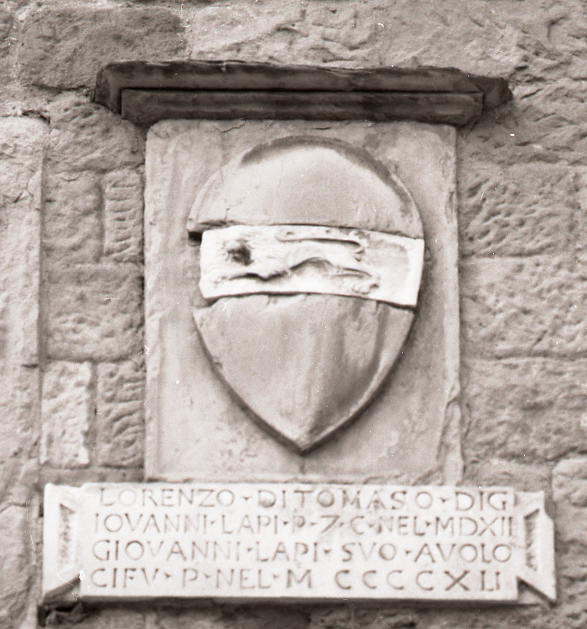 stemma gentilizio di Lorenzo Lapi (scultura, opera isolata) - bottega toscana (sec. XV)
