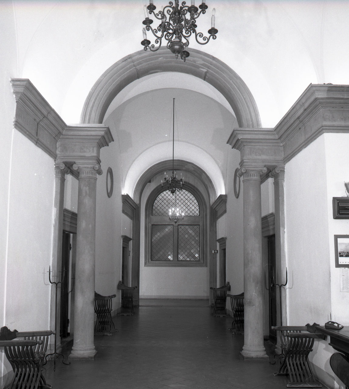 arco, complesso decorativo - bottega toscana (sec. XX)