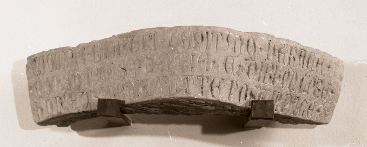 lapide, opera isolata - bottega toscana (seconda metà sec. XIV)