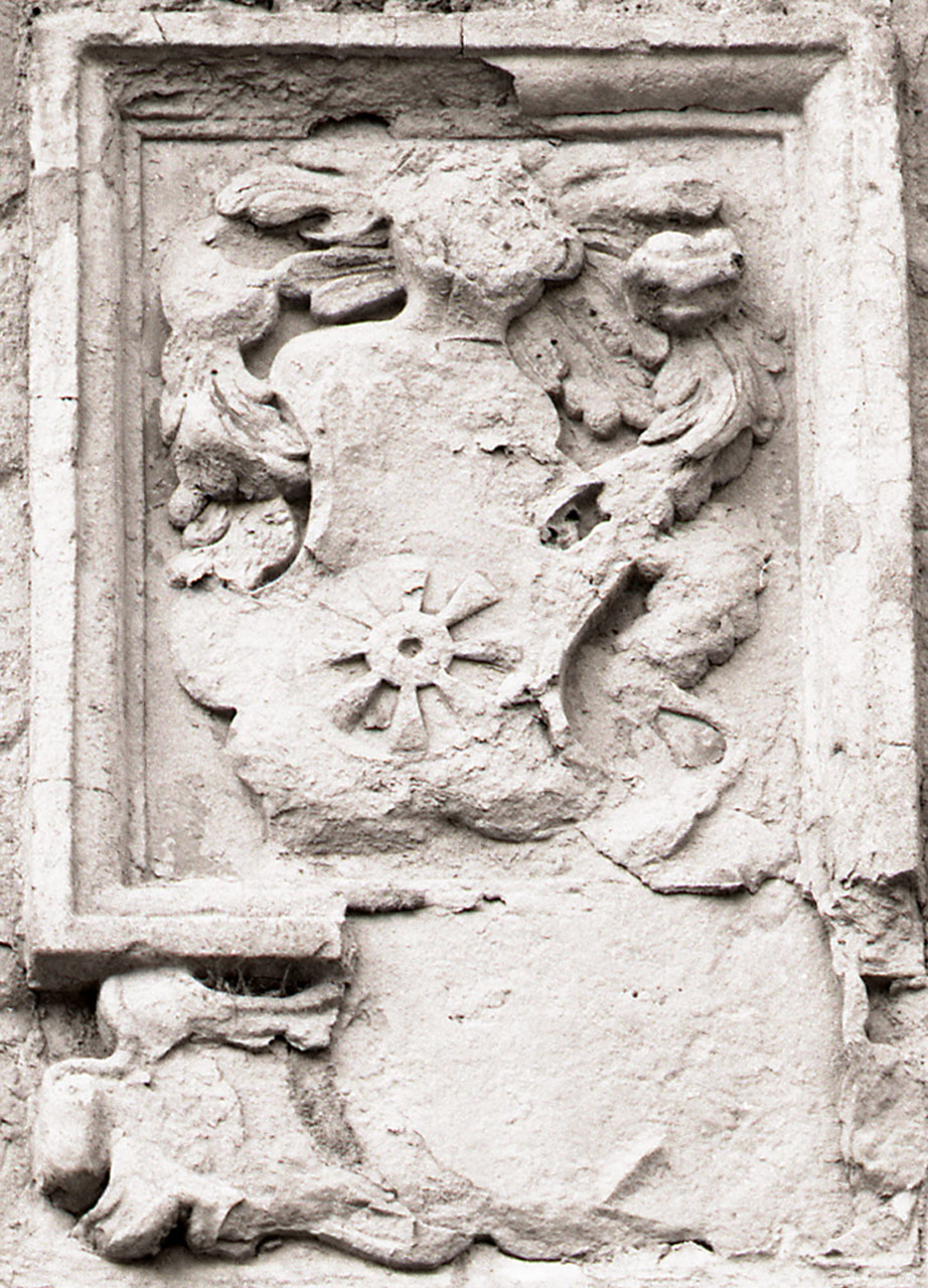 stemma gentilizio con cimiero della Famiglia Natti (scultura, opera isolata) - bottega toscana (seconda metà sec. XVI)