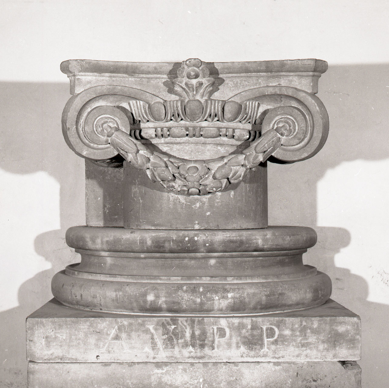 capitello ionico, opera isolata - bottega toscana (seconda metà sec. XVII)
